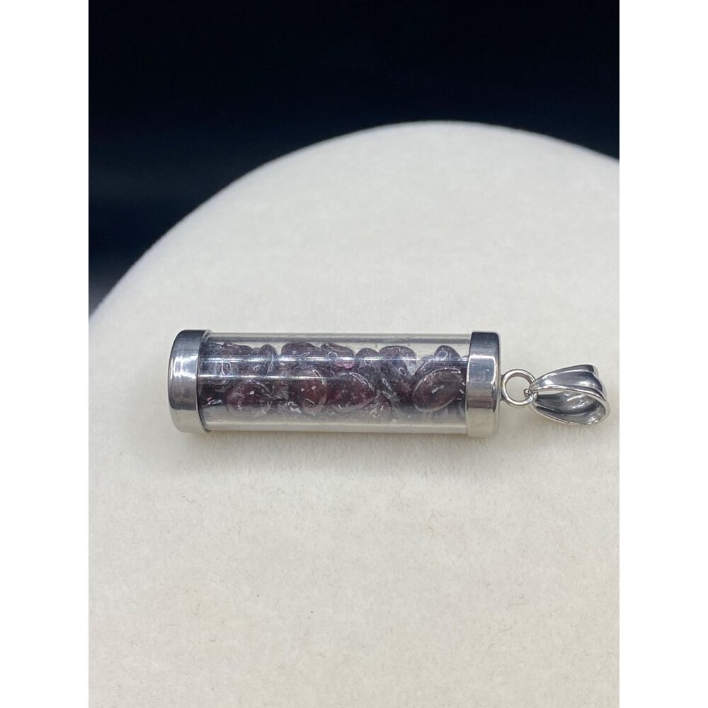 Garnet chip pendant